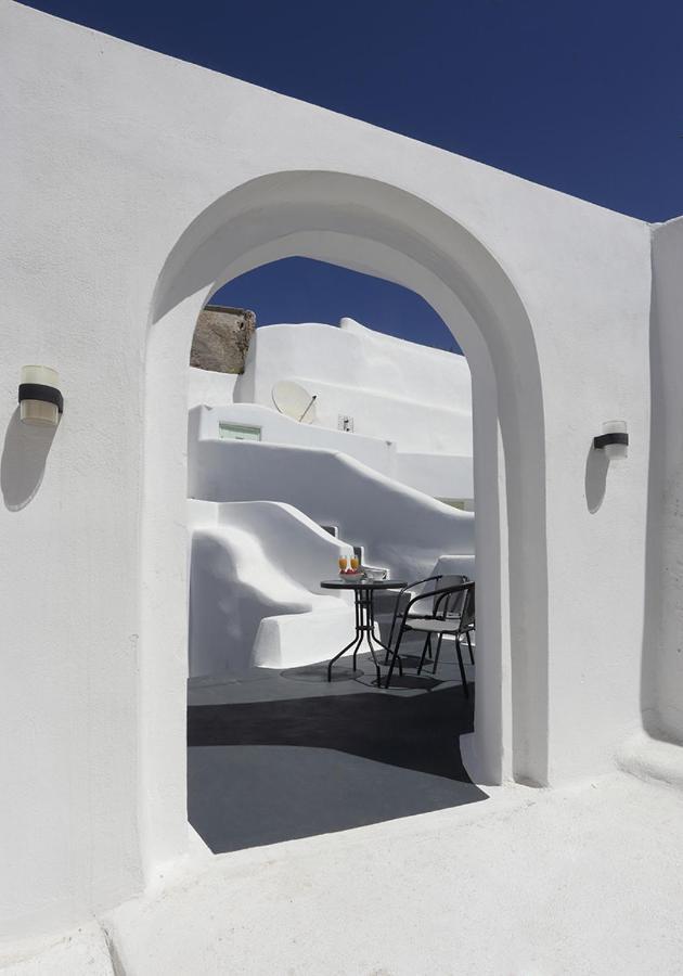Church And Cave - Santorini Private Residences Месарія Екстер'єр фото