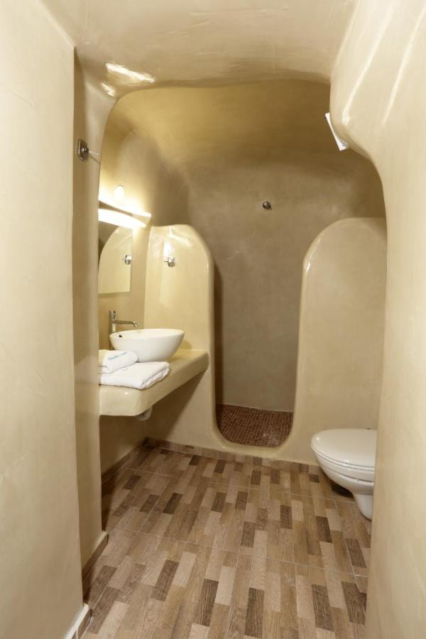 Church And Cave - Santorini Private Residences Месарія Екстер'єр фото